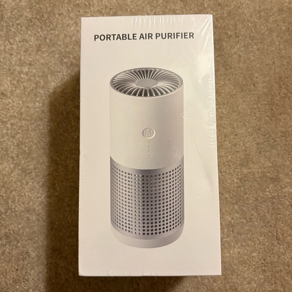 NWT - Portable Car Air Purifier